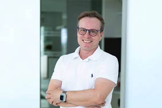 Enge Zusammenarbeit mit anderen Ärzten | OA Dr. Philipp Jax